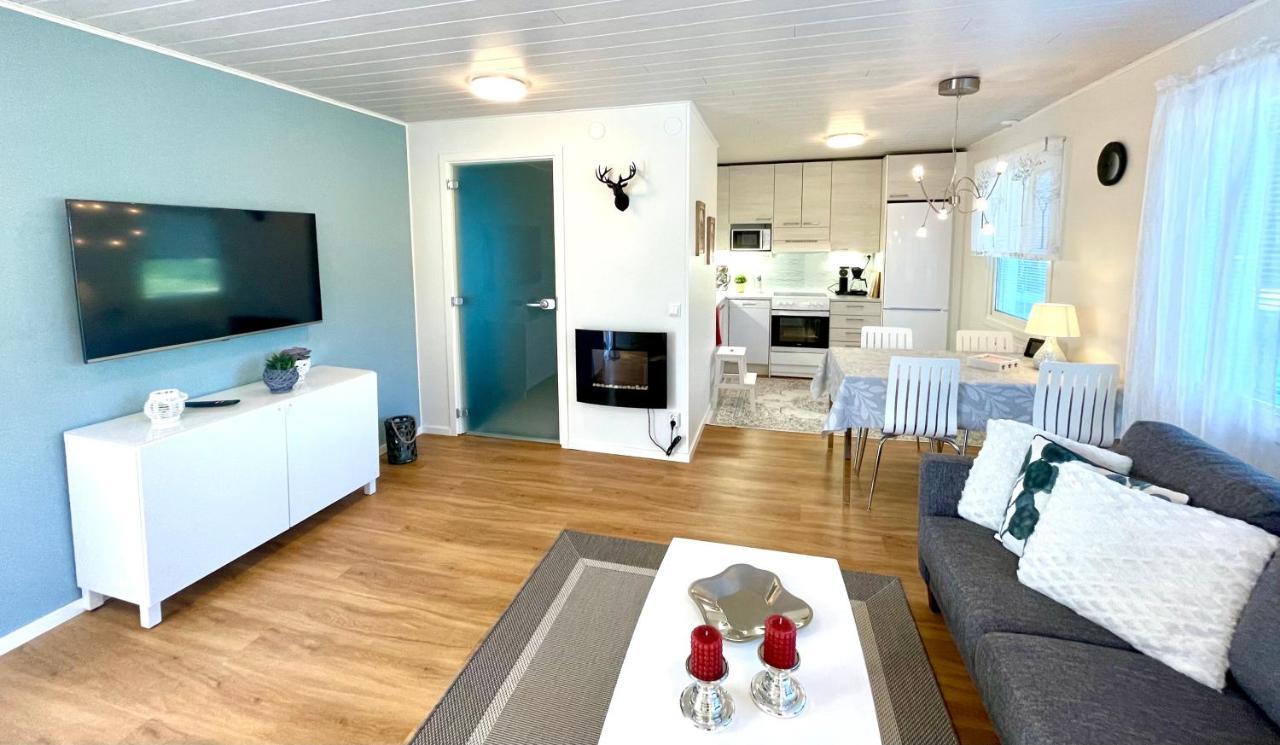 Cozy Renovated House With A Lot Of Parking Space. 하파란다 외부 사진