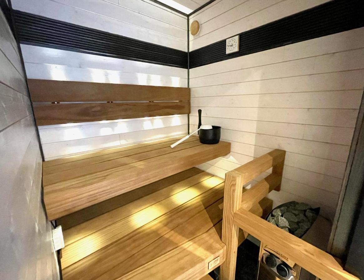 Cozy Renovated House With A Lot Of Parking Space. 하파란다 외부 사진