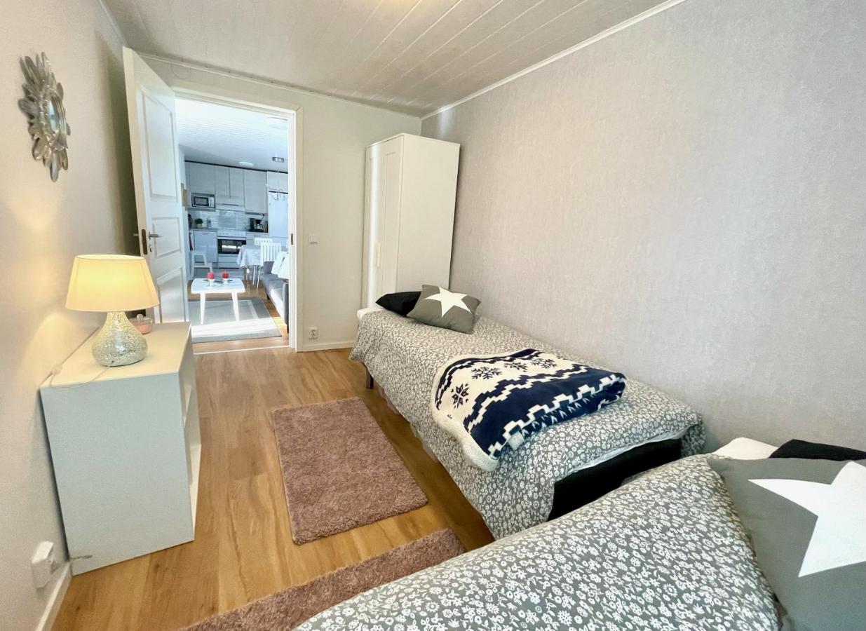 Cozy Renovated House With A Lot Of Parking Space. 하파란다 외부 사진
